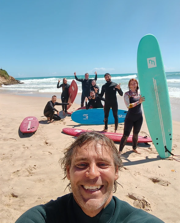 Clases de surf en Tarifa con grupos reducidos
