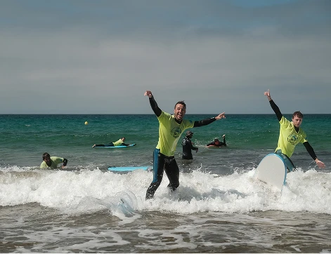 curso de surf en Tarifa con instructor